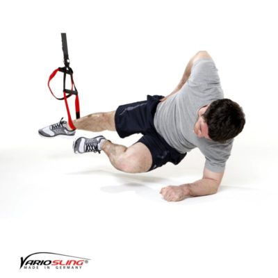 Sling-Trainer Bauchübung – Sidestaby einbeinig, unteres Knie anziehen