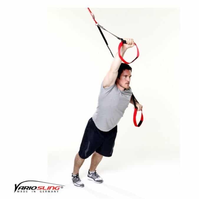 Sling-Trainer Übung - Standing Roll-Out ein Arm gebeugt