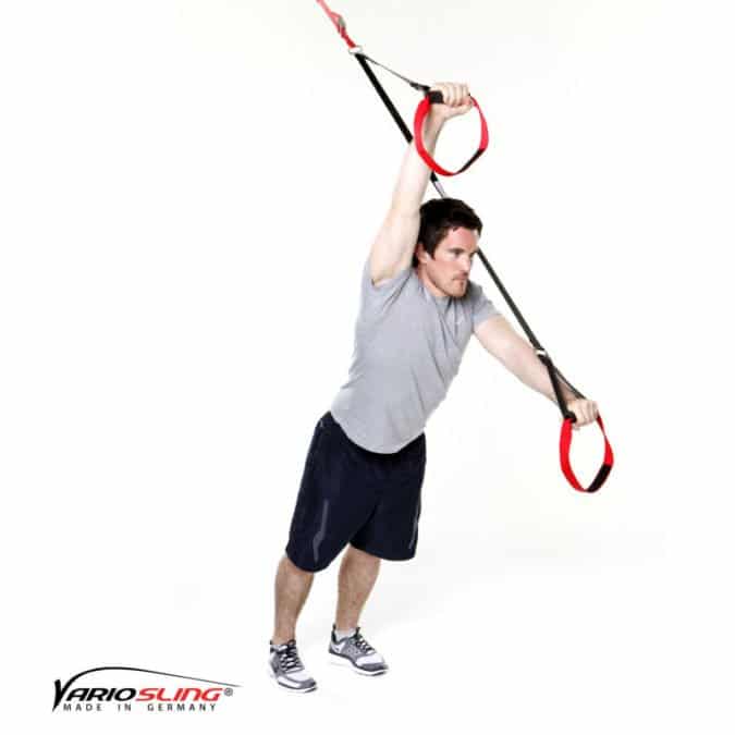 Sling-Trainer Bauchübung – Standing Roll-Out, ein Arm gestreckt