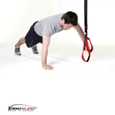 Sling-Trainer Brustübung – Push-up eine Hand am Griff