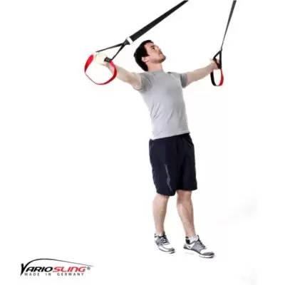 Sling-Trainer Schulterübung – Butterfly Reverse mit versetzten Füßen